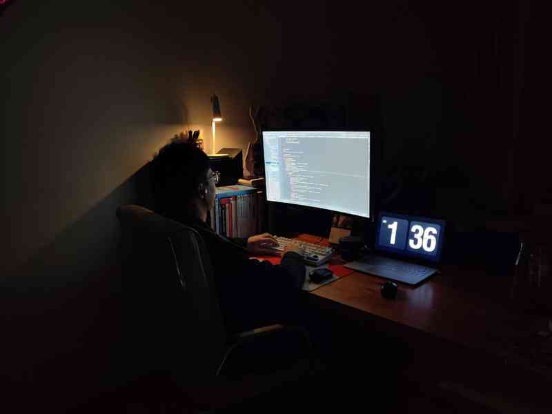 深夜怼文的我 深夜怼文的我