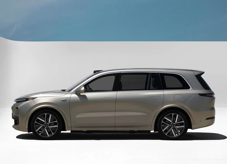  Ideal L9 Product force analysis ： The price is 45.98 ten thousand , Four cylinder engine is adopted , life 1315 km 