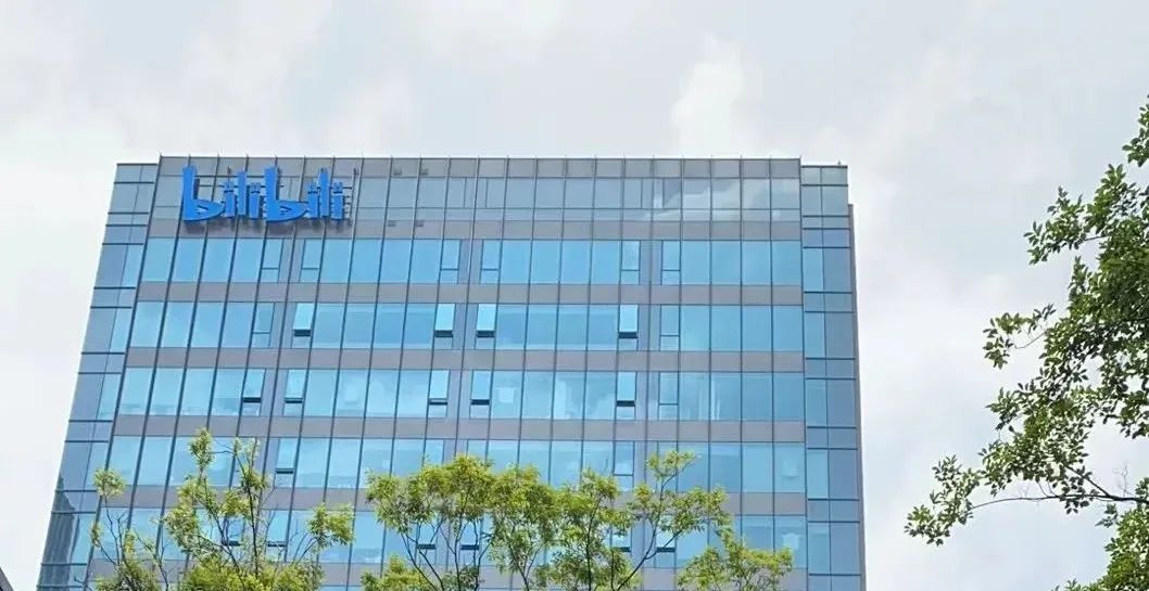 Uncover the secret of station B. is it true that programmers wear women's clothes and knock code more efficiently?