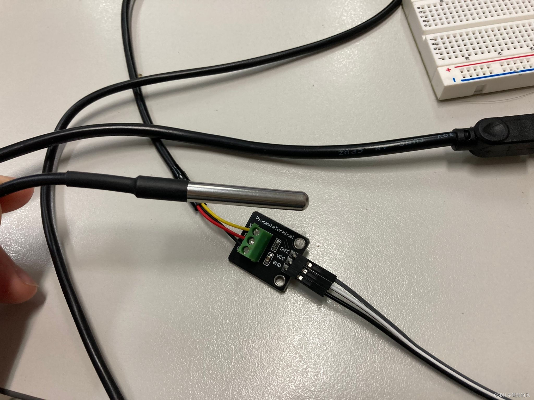 ds18b20, There is an external module , If no module is added to the data segment 1k The pull-up resistance of about Ω is enough 