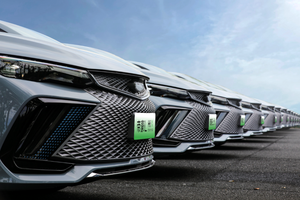 产品力不输比亚迪,吉利帝豪L雷神Hi·X首月交付1万台